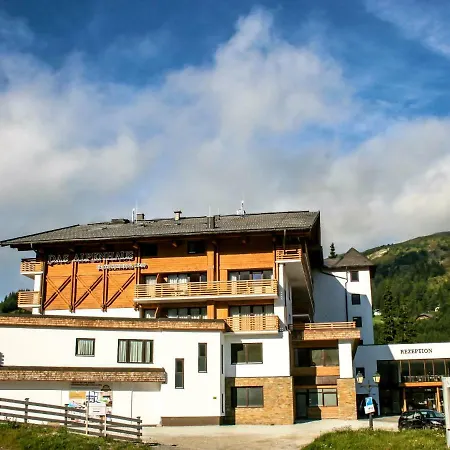 Апартаменты Das Alpenhaus Katschberg 1640 *